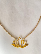 Load image into Gallery viewer, תליון נשות המילואים והקבע