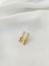 Load image into Gallery viewer,  עגילים צמודים בעבודת יד מלאה בציפוי זהב לנשים  
