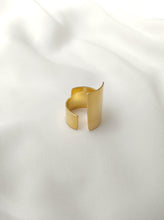 Load image into Gallery viewer, טבעת ציפוי זהב גדולה עבודת יד לנשים

