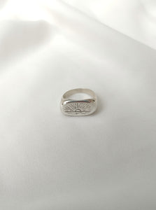 טבעת חותם מכסף עדינה לנשים וגברים בעבודת יד