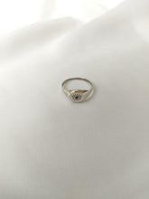 Load image into Gallery viewer, טבעת חותם מכסף לנשים בעבודת יד
