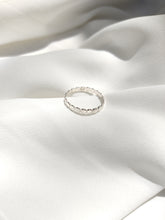Load image into Gallery viewer, טבעת עיגולים שטוחה מכסף עבודת יד לגברים ונשים
