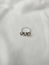 Load image into Gallery viewer, טבעת עבודת יד מכסף לנשים 
