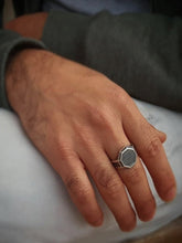 Load image into Gallery viewer, טבעת כסף לגבר בעבודת יד

