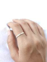 Load image into Gallery viewer, טבעת עיגולים שטוחה מכסף עבודת יד לנשים
