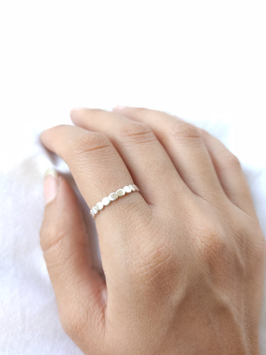 טבעת עיגולים שטוחה מכסף עבודת יד לנשים
